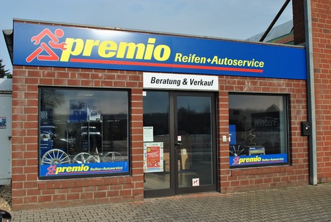 Reifencenter Schmitz GmbH Premio Filiale mit Außenwerbung